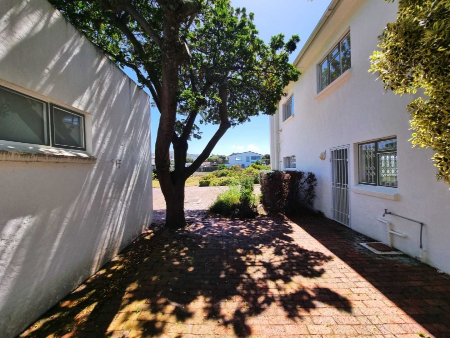 4 Bedroom Property for Sale in Sandbaai Western Cape